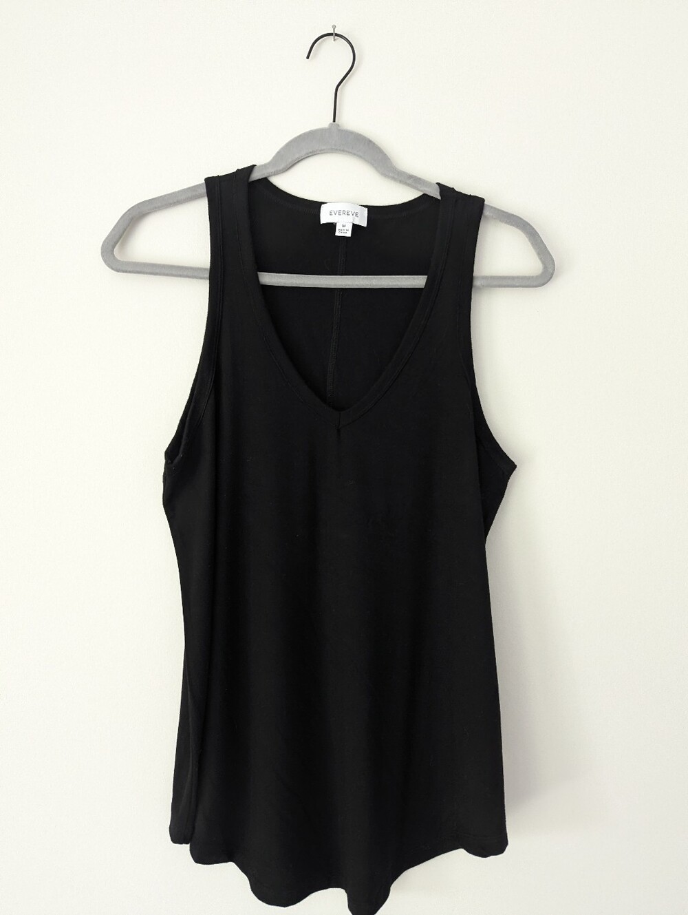 Evereve V-Neck Tank Top Curved Hem Sleeveless Top